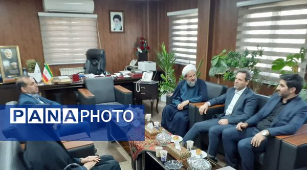 دیدار مسئولان شهرستان قرچک با فرماندار شهرستان قرچک به‌مناسب هفته دولت 