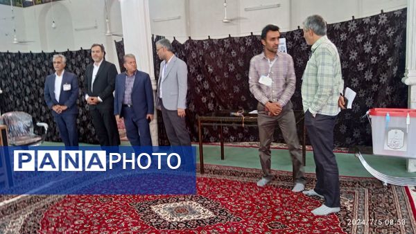 حضور پرشور مردم ولایتمدار شهرستان خلیل‌آباد در شعب اخذ رای 