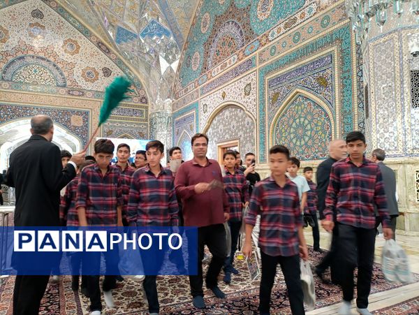 اجتماع 5 هزار نفری نوجوانان دانش آموز در حرم مطهر رضوی 