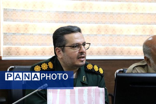 گرامیداشت هفته معلم با تجلیل از فرهنگیان آموزش و پرورش منطقه ۱۴ 