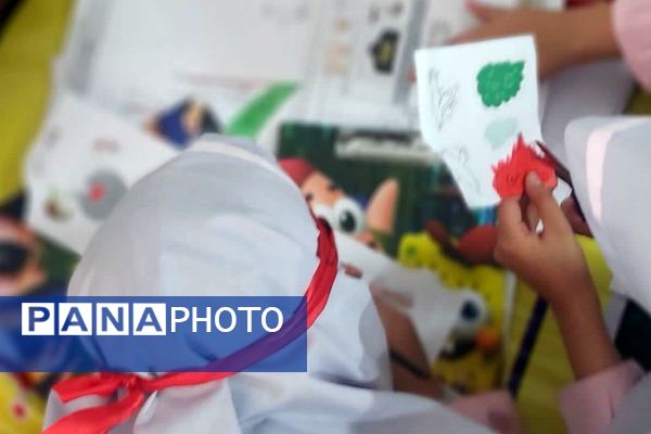 نمایش جلوه‌های ارادت فاطمی در روزنامه‌دیواری‌های مدرسه شهیدسرافراز اسلامشهر