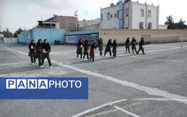 هفته بهداشت‌روان و مسابقات ورزشی در دبیرستان نمونه اندیشه شهرستان کاشمر