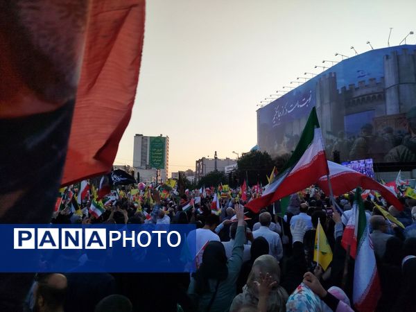 راهپیمایی 10 کیلومتری تهران به مناسبت عید غدیر و مقاومت در برابر تهدیدات دشمن