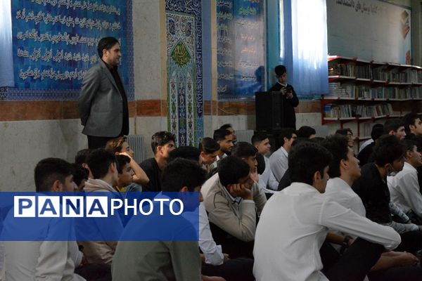 هم‌نوایی دانش‌آموزان مدرسه شهدای علم و فناوری در سوگ حضرت زهرا(س)