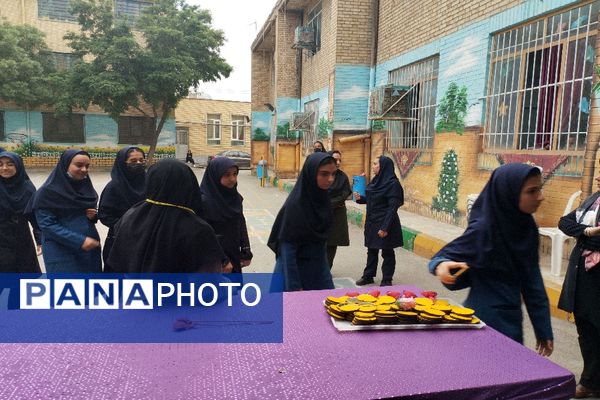 مراسم روز دختر و تقدیر از دانش‌آموزان نمونه و رتبه برتر