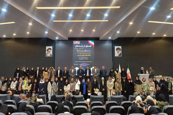 تجلیل از ستارگان کنکور در اداره آموزش و پرورش اسلامشهر 