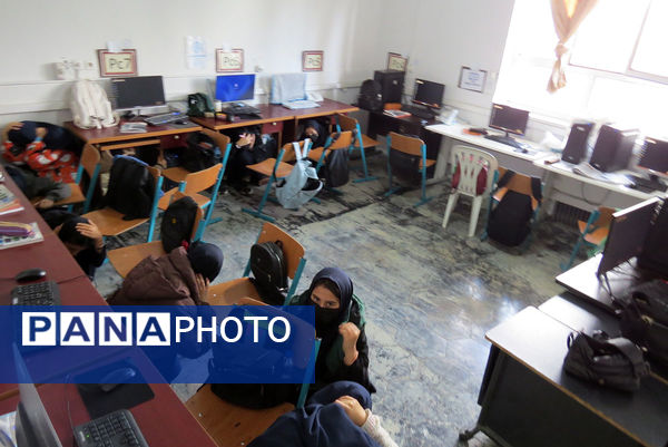برگزاری مانور زلزله در هنرستان محمودیه شهرستان بجنورد 