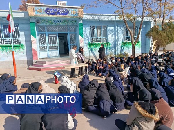 مانور زلزله و ایمنی سازی در مدرسه برادران رحمانی خلیل آباد