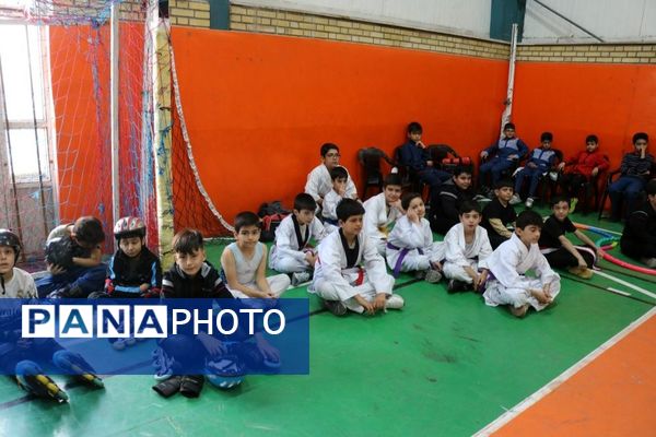 ویژه‌ برنامه گرامیداشت هفته تربیت‌بدنی در دبستان شاهد فرخی مرند