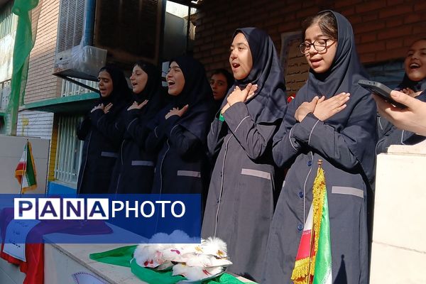 حضور دانش‌آموزان مدارس ناحیه دو شهرری در جشن ولادت حضرت فاطمه (س)