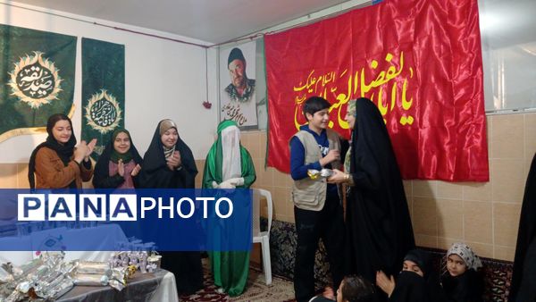 تقدیر دانش‌آموزان فعال فرهنگی‌هنری از مادرانشان با همکاری مربی در محمدشهر کرج