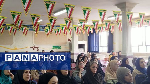 برگزاری انتخابات انجمن اولیا و مربیان دبیرستان فرزانگان 5 شهرستان ساوجبلاغ 