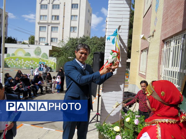 نواختن زنگ اول مهر در مدرسه شهدا فرهنگی 