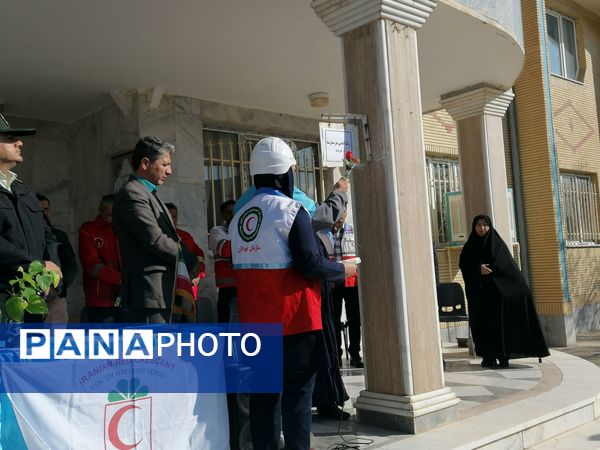 نواختن زنگ زلزله در دبیرستان کوشش شهرستان فاروج 