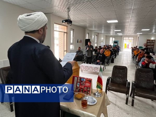 دومین نشست «قاضی در مدرسه» با حضور رئیس دادگستری درگز در هنرستان نوید