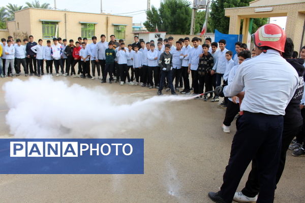 مانور زلزله در مدارس شهرستان‌ها و مناطق استان بوشهر