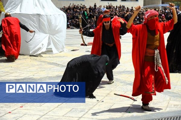 تعزیه ظهر عاشورا در جوار حرم امام رضا(ع) در مشهد