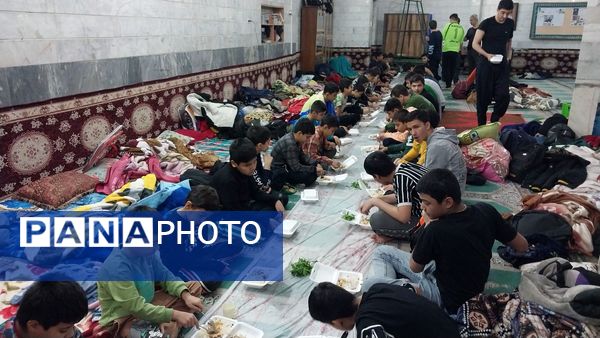 اعتکاف دانش‌آموزان دبیرستان شهید بابایی منطقه ۱۵ 
