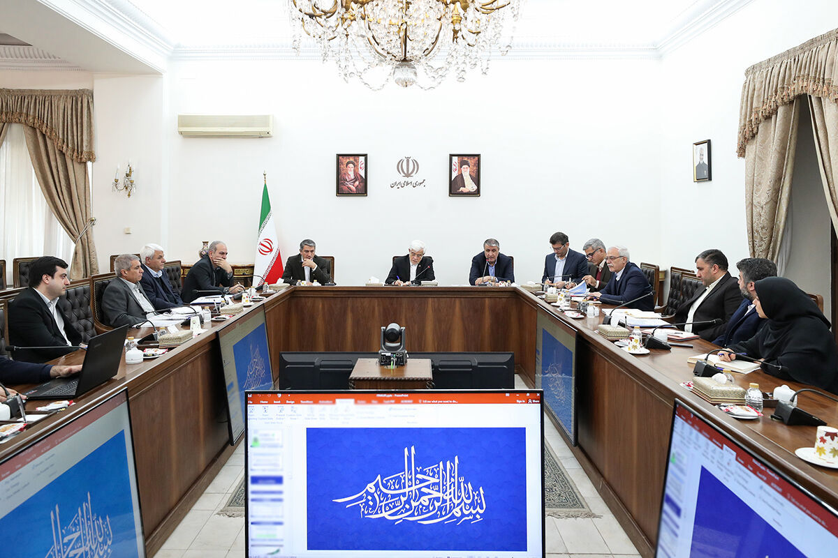 عارف: طرح ۲۰ هزار مگاوات نیروگاه های اتمی یک ضرورت انکار ناپذیر است