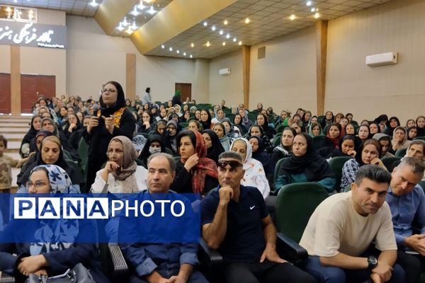 اولین جلسه هدایت تحصیلی دبیرستان پویش ناحیه ۳شیراز 