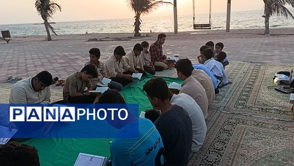 محفل نورانی انس با قرآن در کنار آب‌های نیلگون خلیج‌‌‌فارس 