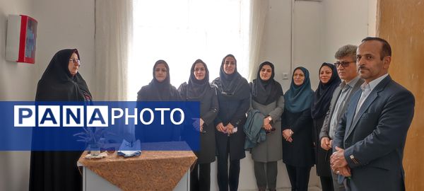 نواختن زنگ سلامت در مدرسه دخترانه ضحی ۱ شهرستان شیروان