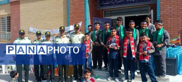 مراسم ویژه  هفته نیروی انتظامی در آموزشگاه پویندگان فرهنگ خلیل آباد