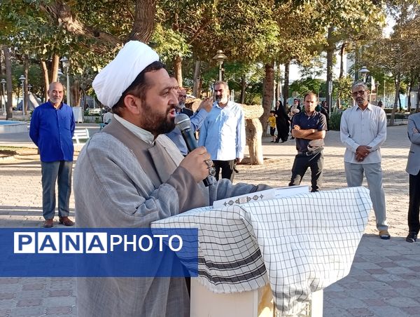 عطر افشانی و گلباران مزار شهدا توسط مسئولین کاشمر به مناسبت هفته دولت
