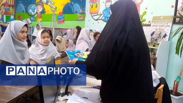 ساخت کتابچه‌های دست‌ساز در دبستان شهید نجفی فدافن