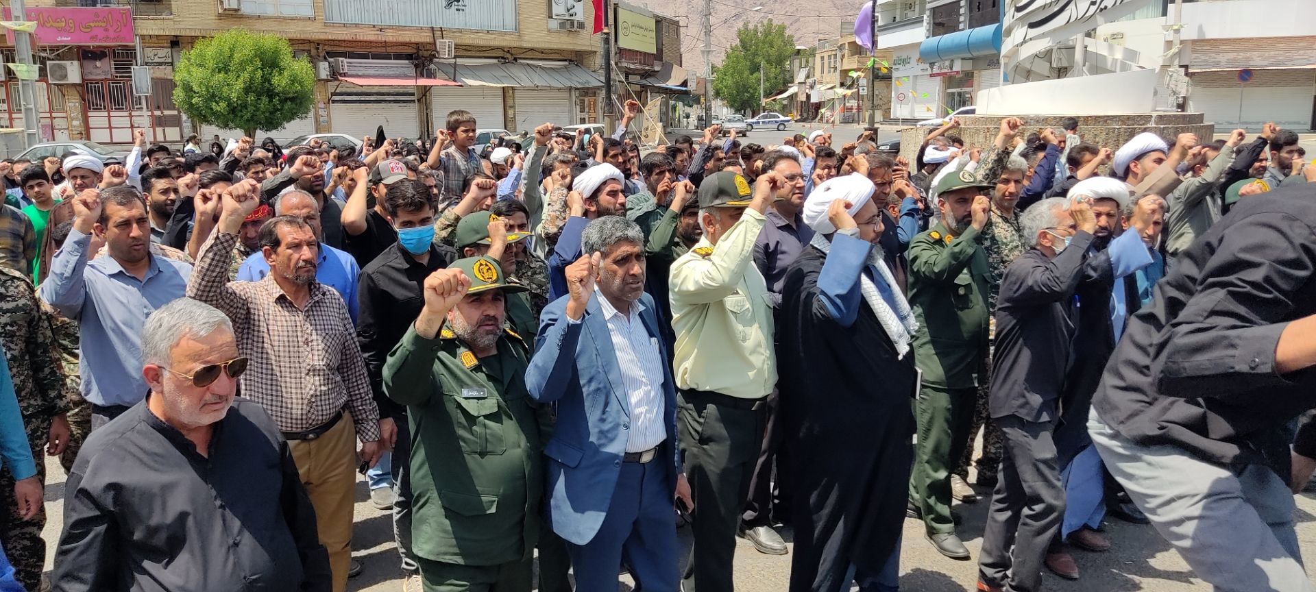 مردم حاجی‌‌‌آباد در جواب اسرائیل پای در خیابان‌ها نهادند