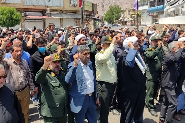 مردم حاجی‌‌‌آباد در جواب اسرائیل پای در خیابان‌ها نهادند