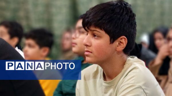 تقدیر دانش‌آموزان فعال فرهنگی‌هنری از مادرانشان با همکاری مربی در محمدشهر کرج