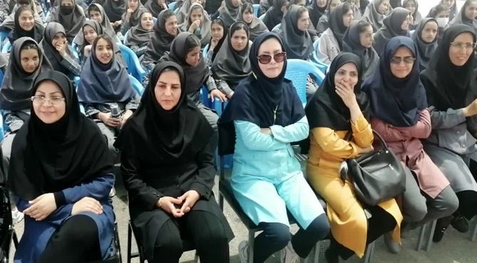 زنگی برای قدر دانی، نغمه ای برای  معلم در دبیرستان معلم شهرستان آباده