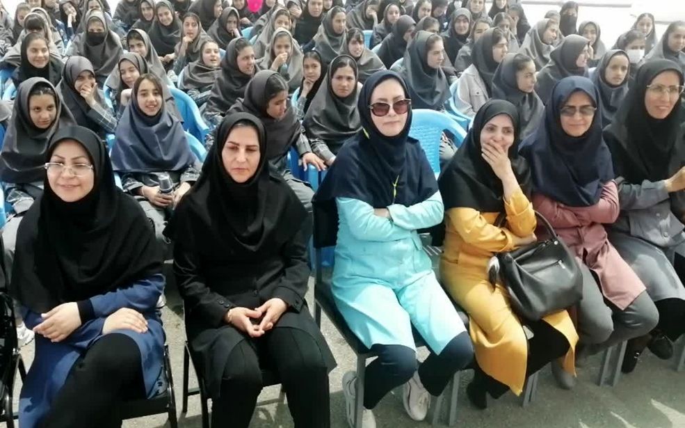 زنگی برای قدر دانی، نغمه ای برای  معلم در دبیرستان معلم شهرستان آباده