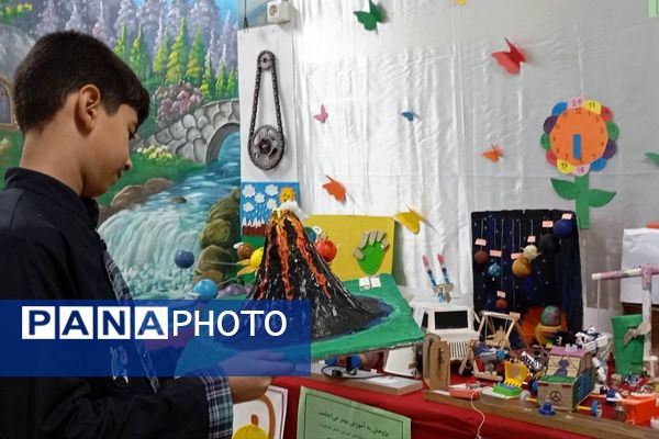 گرامیداشت «هفته پژوهش» در دبستان شهید دکتر چمران ناحیه دو شهرری 