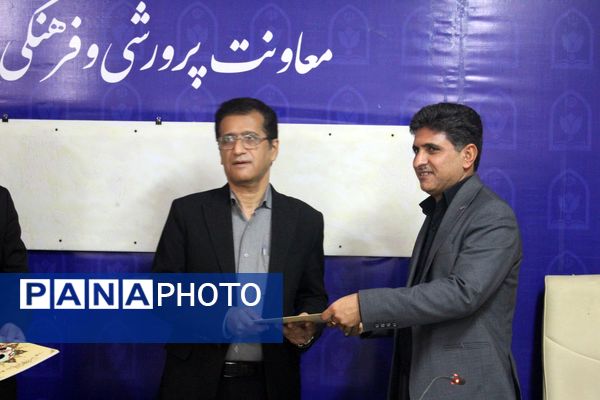 نشست مدیرکل آموزش و پرورش استان با همکاران معاونت پرورشی و فرهنگی 