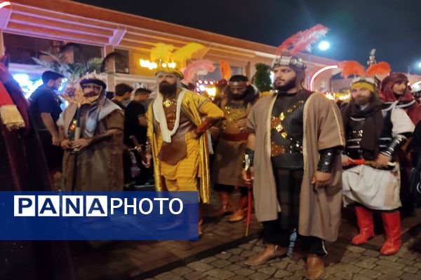 اقامه نماز ظهر عاشورا و آیین تعزیه‌خوانی در اردبیل 