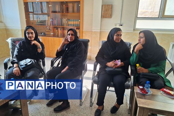 اولین جلسه انجمن اولیا و مربیان در آموزشگاه معارف ۶ شیراز 