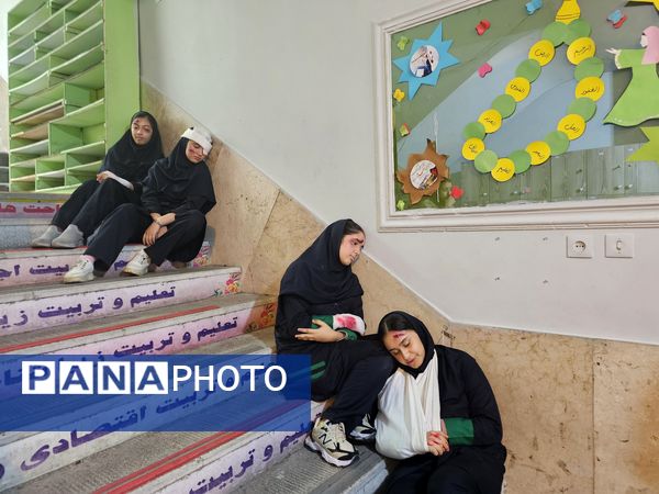 اجرای مانور زلزله در دبیرستان حاج علی اکبر گراشی ناحیه 3 شیراز