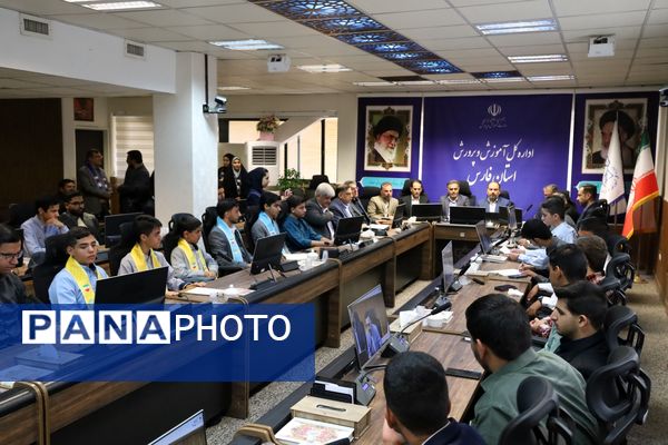 دیدار معاون پرورشی و فرهنگی وزارت آموزش‌وپرورش با نمایندگان پسر تشکل‌های دانش‌آموزی شیراز