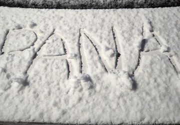 گذری بر ساعت های  ابتدایی اولین  بارش برف در نیشابور 