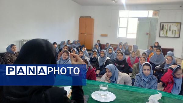 دانش‌آموزان دبیرستان حاج رحمت‌اله شیروانی در سوگ حضرت فاطمه زهرا(س)