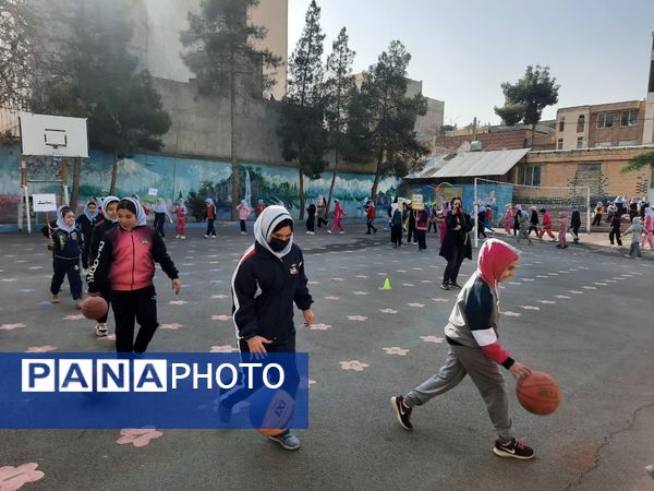 المپیاد ورزشی درون مدرسه‌ای در دبستان دخترانه نوفل لوشاتو ناحیه سه مشهد مقدس