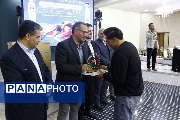 تقدیر از برگزارکنندگان مسابقات قهرمانی کشتی آزاد کارگران کشور در فیروزکوه
