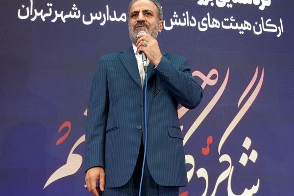 هیئت‌های دانش‌آموزی نقش کلیدی در پیوند میان انقلاب و نسل جوان دارند

