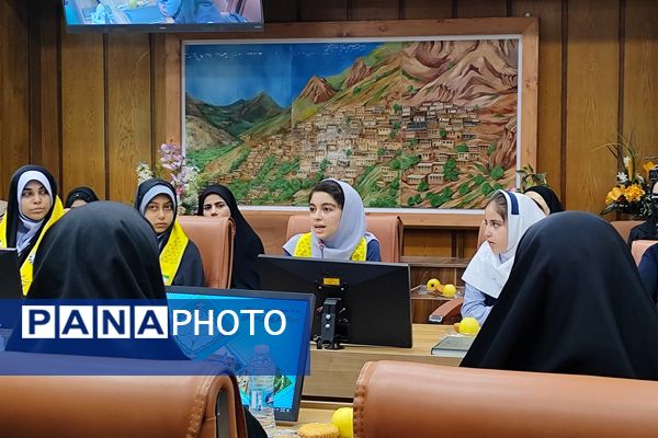 دیدار صمیمی استاندار کردستان با جمعی از دختران نخبه استان