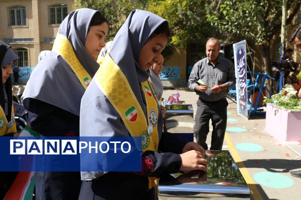 جشن عاطفه‌ها در دبیرستان ۱۳ آبان تبریز