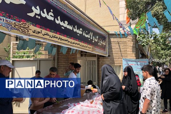 برپایی موکب عید غدیر به همت بسیج فرهنگیان و دانش آموزی ناحیه دو شهرری 
