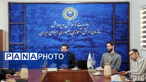 جلسه هماندیشی رئیس سازمان دانشآموزی استان با مدیران مدرسه