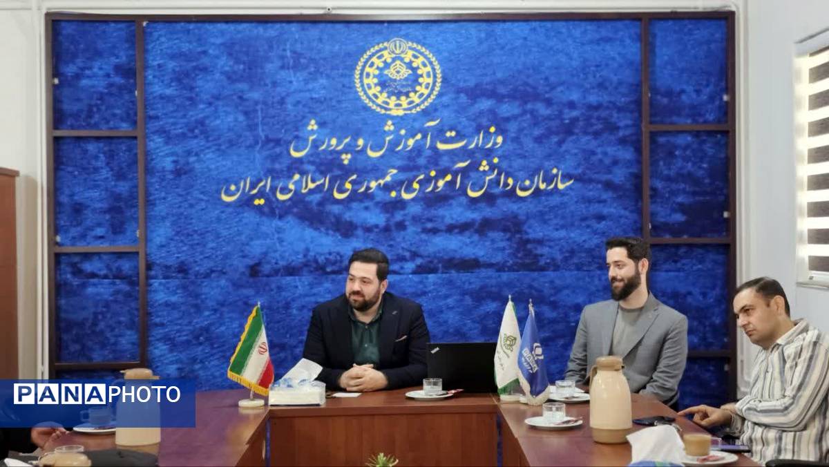 جلسه هماندیشی رئیس سازمان دانشآموزی استان با مدیران مدرسه